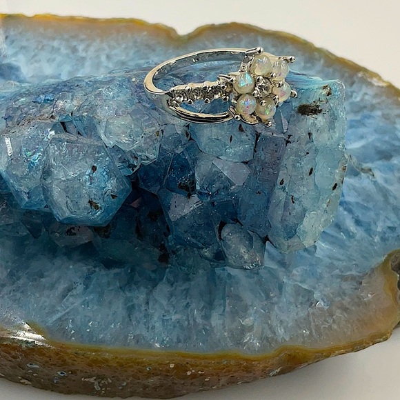 Beautiful Little Sterling Silver Ring With Six Round Opal Stones & Center CZ - Picture 5 of 8